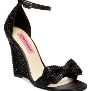 betsey johnson delancy wedge sandal